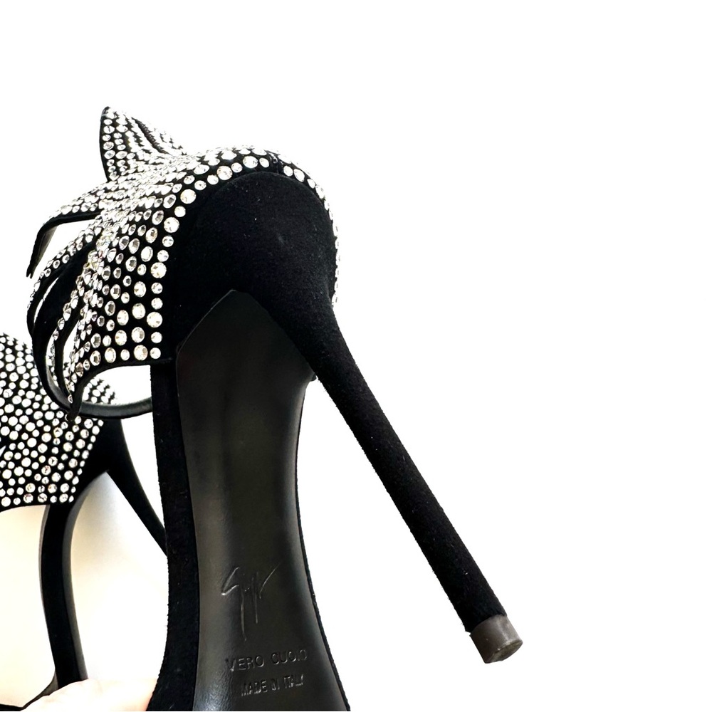 Giueseppe Zanotti Limited
Edition Starburst Rhinestone & Suede Heels Size 38 NIB - Picture 7 of 16